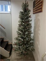 7.5 ‘ Very nice Christmas tree