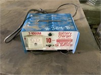 T-1060M 10 Amp Battery Charger (Works)