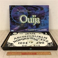 OUIJA GAME- GLOWS IN THE DARK