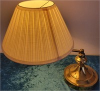 V - TABLE LAMP W/ SHADE (K77)