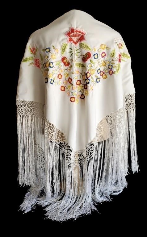 VINTAGE EMBROIDERED WHITE FLORAL SHAW