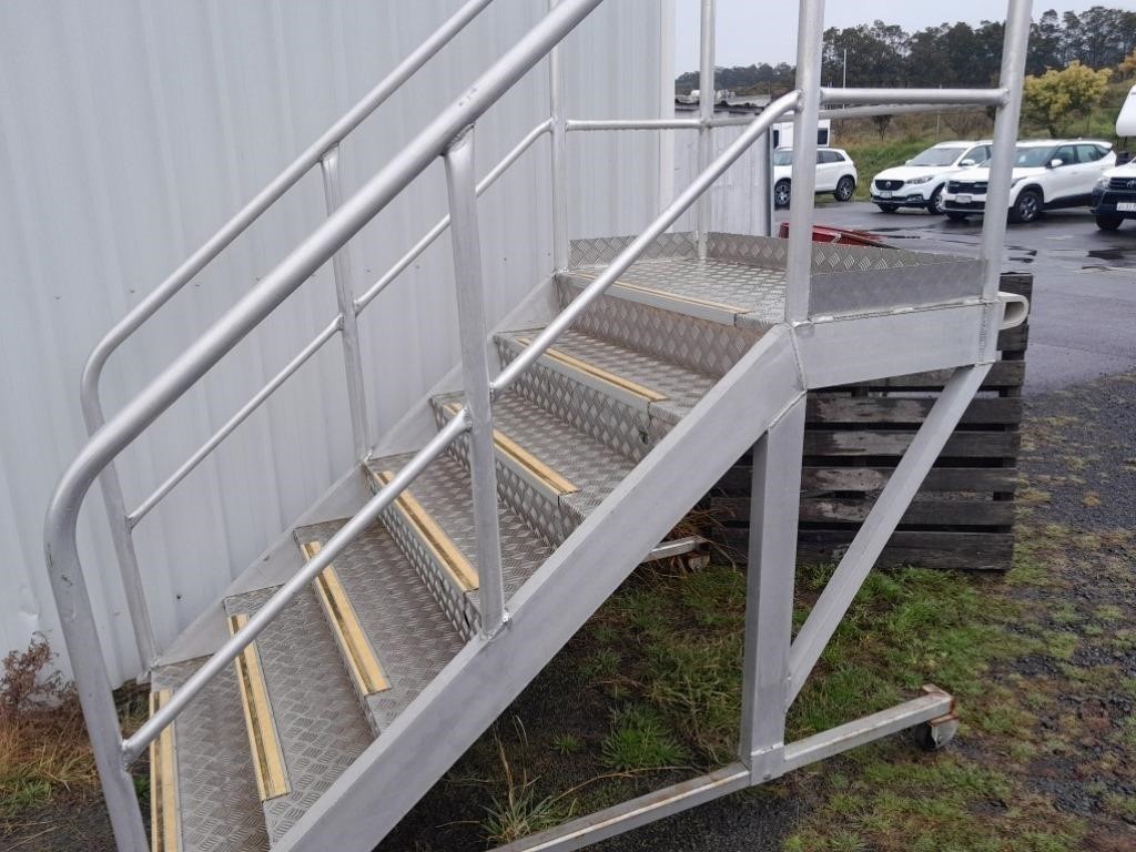 Mobile Aluminium Steps