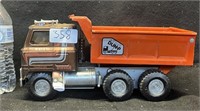 ERTL HYDRAULIC DUMP TRUCK WORKS GOOD COND.