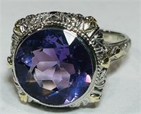 A LARGE 14KT WHITE GOLD AMETHYST RING 4.80 GRS