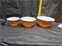 3 Piece Pyrex Nesting Bowls -Largest = 2&1/2 Quart