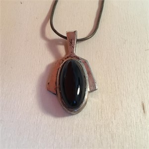 STERLING SILVER ONYX DECO PENDANT ON SILVER CHAIN