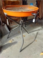 Charcoal Grill. Approximately 20" Diameter