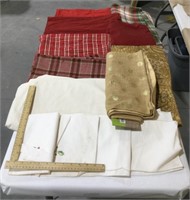 Linen lot w/ table runner, table cloths, &