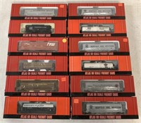 12 HO Atlas Train Cars