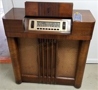 Philco Model 40-216 Console Radio