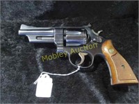 SMITH AND WESSON 357 MAGNUM