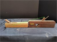 (2) Wood Hand Planes Carpenter Tool