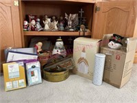 Christmas items (cookie jars) (LR)