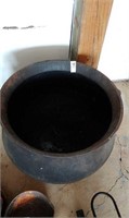 19-in cast iron pot
