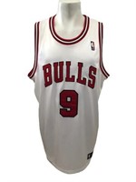 Luol Deng autographed Chicago Bulls jersey