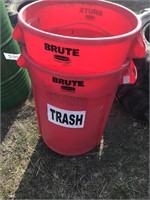 2 RUBBERMAID BRUTE TRASH CANS