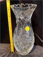 LARGE PINWHEEL CRYSTAL VASE