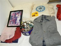 GROUP WITH TIN OF BUTTONS, SIZE XL FLANNEL LINED