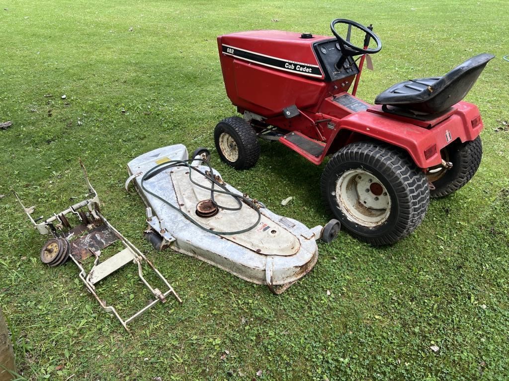 INTERNATIONAL CUB CADET MODEL 682 WITH MOWER DECK