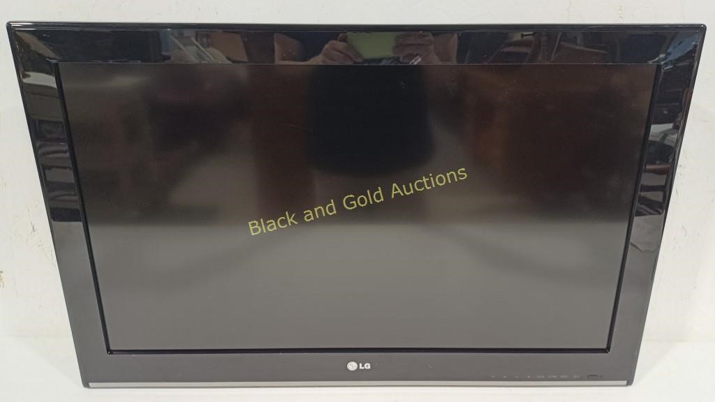 2012 LG 32" 720p LCD Television