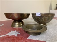 INDIA C8074 - BRASS BOWLS AND ONE ASHTRAY FLOWER