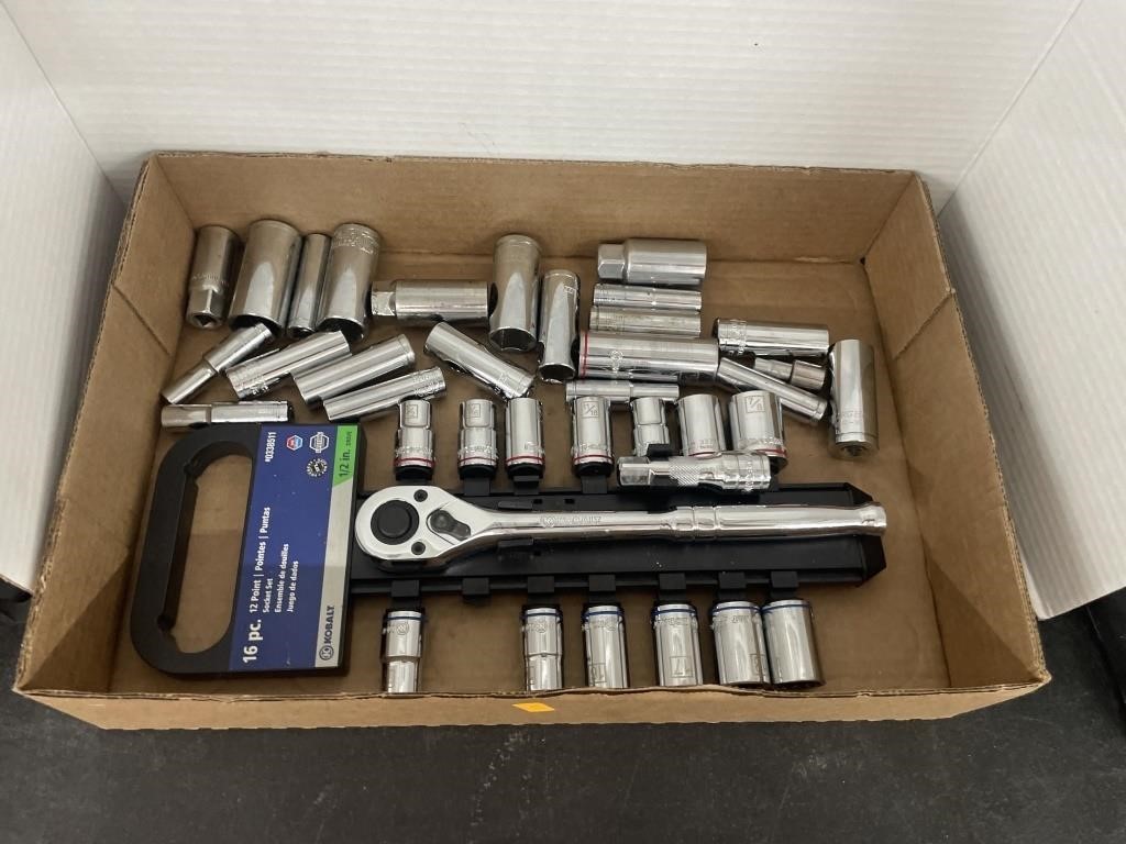 16 pc ratchet and socket set, misc sockets