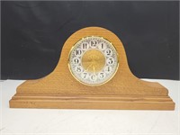 Oak mantle clock battery operated 21.5" w