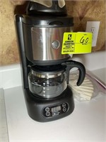 GE Electric coffee pot, includes coffee mugs in ca