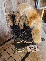 Sorrel boots sz 8, with Kelm Furs fur/leather hat&