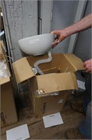 portable sink with self-contained water reservoir