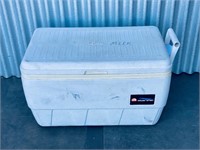 White IGLOO Cooler Missing one Handle