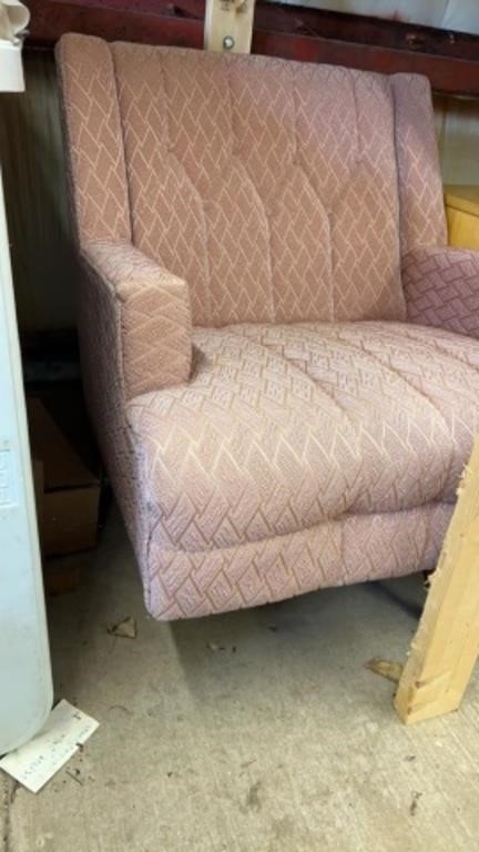 VINTAGE BROCADE ROCKER CHAIR 
PALE BLUSH IN