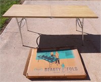 Beauty Fold folding table w/box