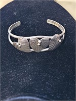 STERLING SILVER BRACELET WITH THREE HEARTS