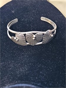 STERLING SILVER BRACELET WITH THREE HEARTS