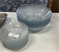 6 lg and 11 sm glass bowls