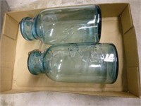 2 Mason jars green with glass lids