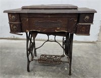 (Y) Antique Domestic Sewing Machine