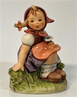 UNIQUE HUMMEL FIGURINE - IN THE MEADOW