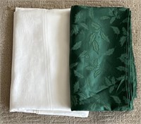 Green / White Holiday Tablecloths