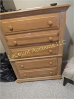 nice chest of drawer wormwood good condition