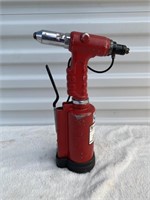 Pneumatic Air Riveter