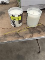 2 white candles