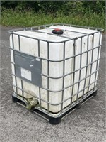 250 Gallon IBC Tank in Metal Cage & Pallet