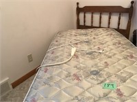twin mattress lift bed w/bed frame/head board