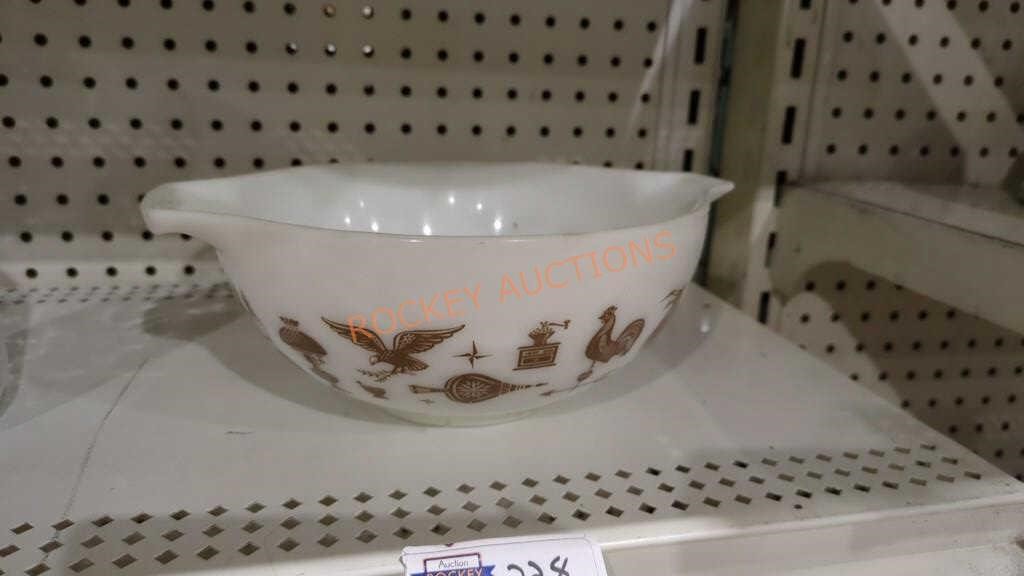 Vintage Pyrex Americana Brown mixing bowl