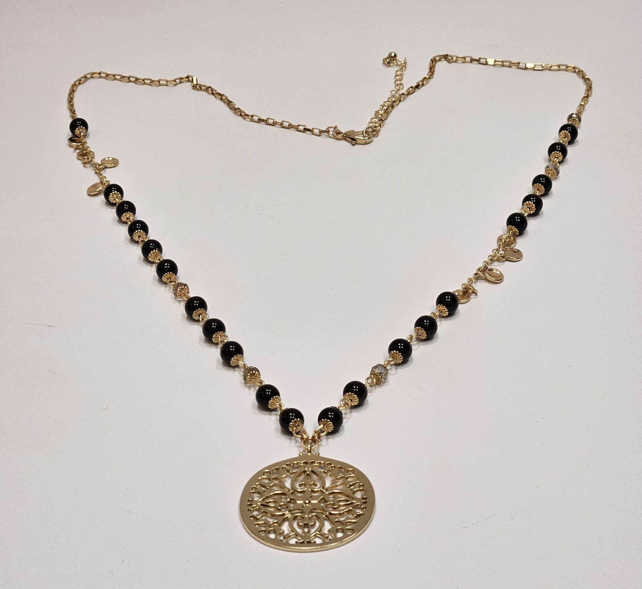 VINTAGE BEAD & PENDANT NECKLACE