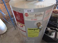 LIGHTLY USED GAS HOT WATER HEATER