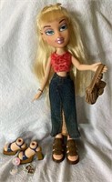 Brats Express it Cloe Doll w/BRATZ DOLL ACCESSORIE