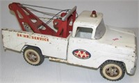 Vintage Tonka metal tow truck. Measures 13.5"